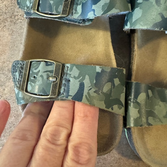 Carter's - Green Camouflage Kids Sandals Boys,
Size 10 - Picture 3 of 5